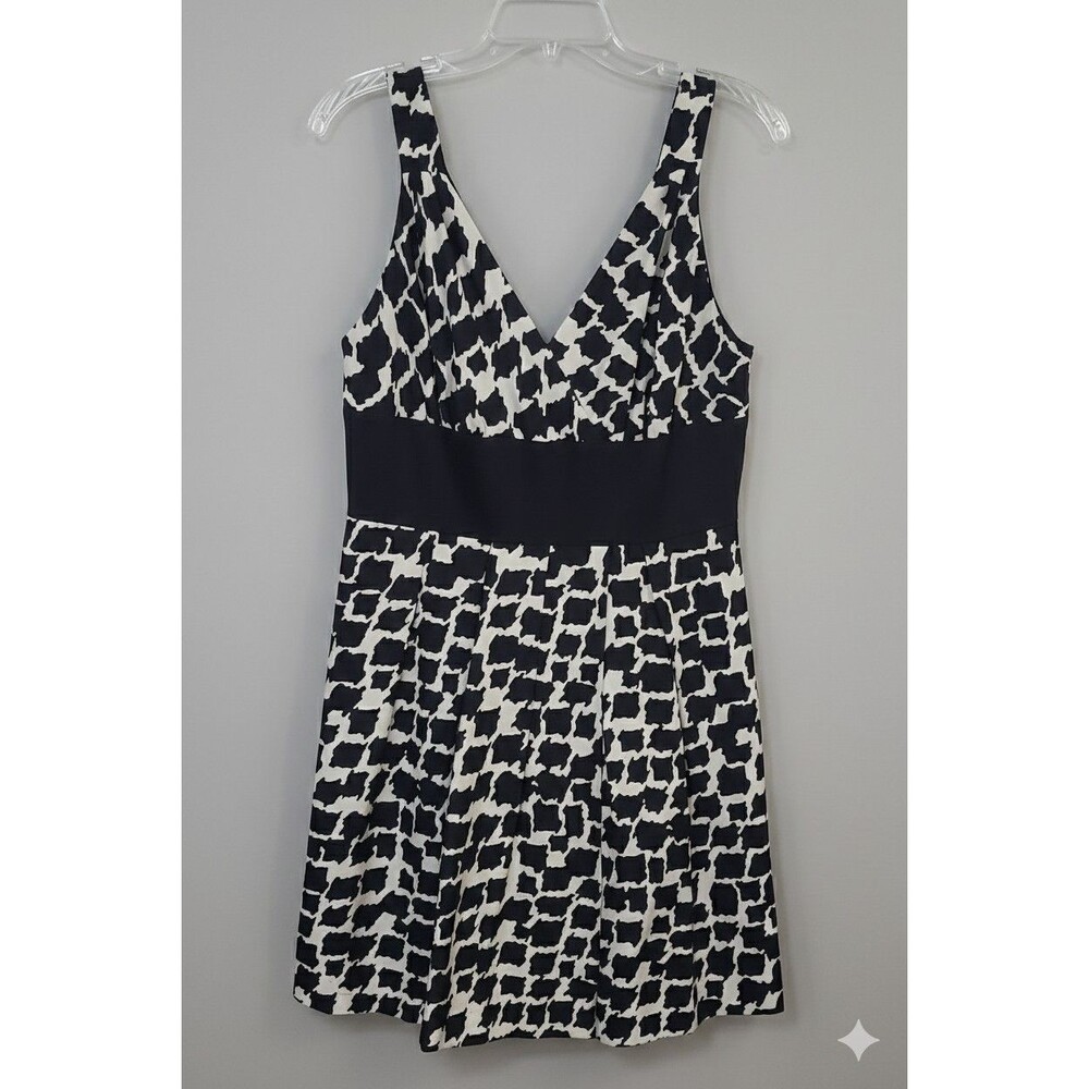 White House Black Market Dress Sz S Black & White. 100% Silk With Pockets !